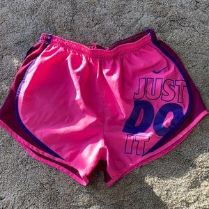 LN Nike women’s Medium shorts